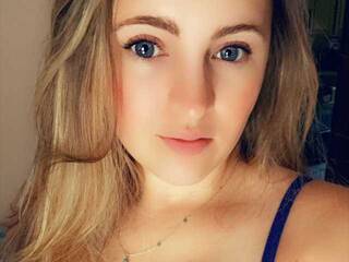 에로틱 한 영상 채팅 RayeMoore1