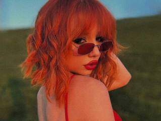 에로틱 한 영상 채팅 RizhayaBestia