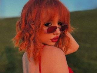 에로틱 한 영상 채팅 RizhayaBestia
