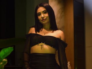 에로틱 한 영상 채팅 RosalineBenz