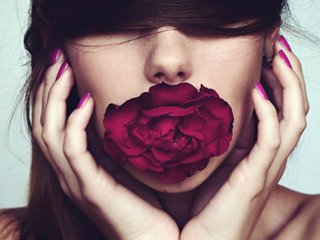 에로틱 한 영상 채팅 Rosea