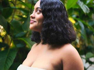 에로틱 한 영상 채팅 Rossyann