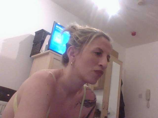 방송 스크린 샷 Rosymara