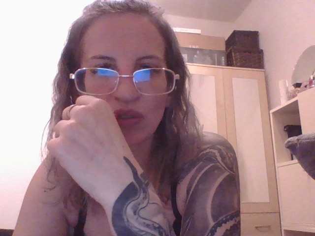 방송 스크린 샷 Rosymara