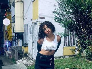 에로틱 한 영상 채팅 roxane-summer