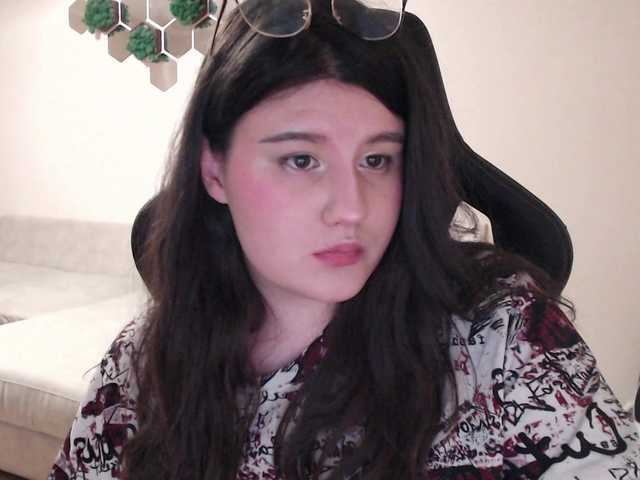 방송 스크린 샷 SaanviUwU