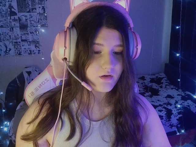 방송 스크린 샷 SaanviUwU