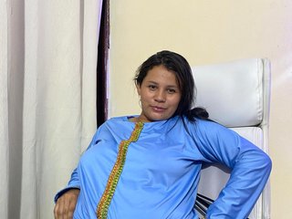 에로틱 한 영상 채팅 SalmaBadawi