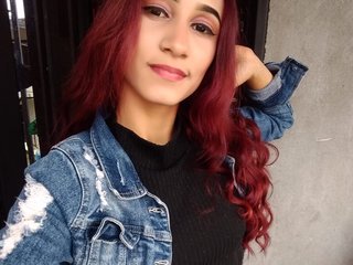 에로틱 한 영상 채팅 Saraa-Miller