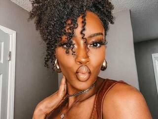 에로틱 한 영상 채팅 Sarah-Sweets