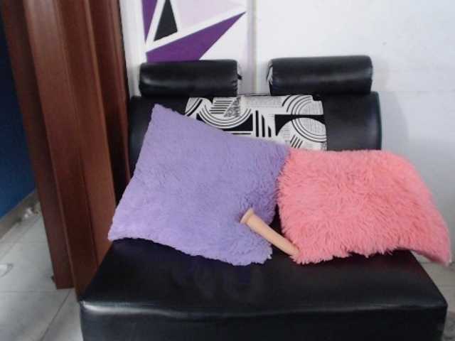 방송 스크린 샷 SaraThomps