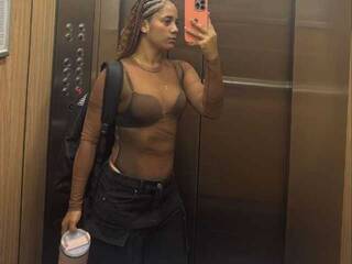 에로틱 한 영상 채팅 SeleneRouge