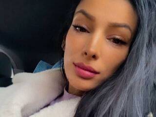 에로틱 한 영상 채팅 Selenna