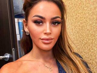 에로틱 한 영상 채팅 Selinnoff