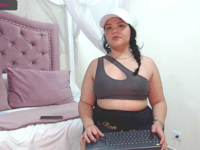 사진 SharlotteThom hi guys wolcome too my room// show oios 25 tks // spank ass 65 // come and difruta on my naughty side today and willing to play a lot with you!!