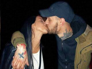 에로틱 한 영상 채팅 RocketRabbits