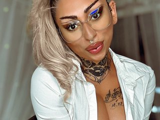 에로틱 한 영상 채팅 SilviaPinkerbell