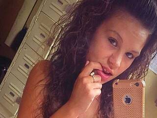 에로틱 한 영상 채팅 Slaytay01