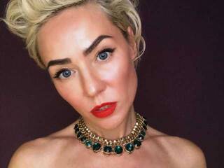 에로틱 한 영상 채팅 Sonya-Fry