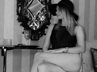 에로틱 한 영상 채팅 sonyajolie