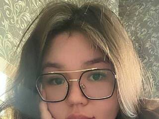 에로틱 한 영상 채팅 Stefanie-Adel