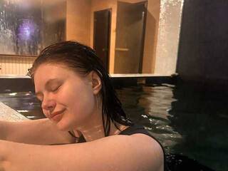 에로틱 한 영상 채팅 Sunny-Smail