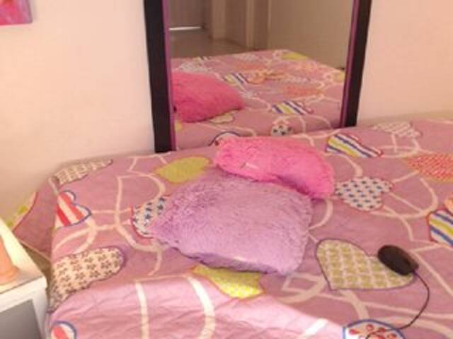 방송 스크린 샷 SusanaMoore