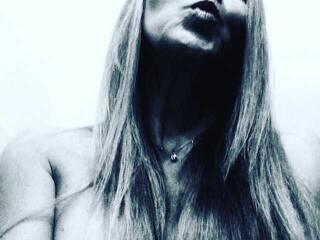 에로틱 한 영상 채팅 tieta