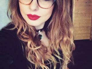 에로틱 한 영상 채팅 tinamelisa