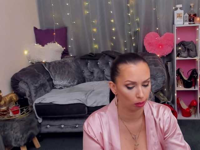 사진 VanessaMyers LUSH ON..c2c/feet=33,flash boobs/pussy=44, bra/panties off=77,dirty talk 30min/twerk5min=88,sloppy bj/hot strip=150..full hot show=333,change outfit 130 , change heels 66, cum on face=500,butt plug=600 /IN PVT VERY NAUGHTY