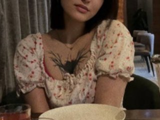 에로틱 한 영상 채팅 VikkiHamilton