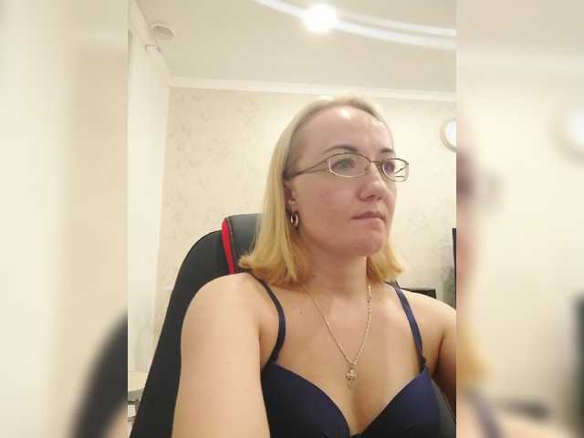 사진 viktoriyax I watch your camera for 21 tokens, listen to music for 10 tokens, and also go to ***ping, groups and private. Tips are welcome. Also put the Love of visitors!