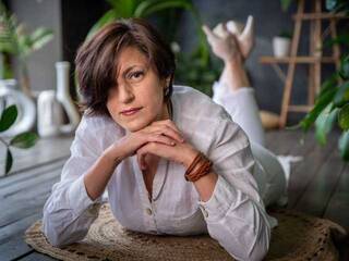 에로틱 한 영상 채팅 Vivian-Violet