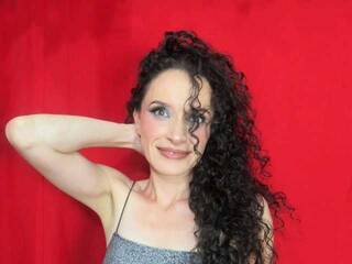 에로틱 한 영상 채팅 WildBarbiee