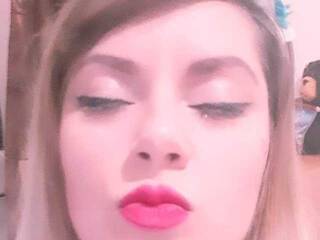 에로틱 한 영상 채팅 XLiaXxx