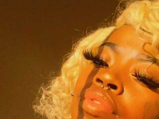 에로틱 한 영상 채팅 Xthickbella