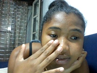 에로틱 한 영상 채팅 Yaellah