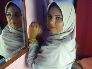 에로틱 한 영상 채팅 YaminaIssawi