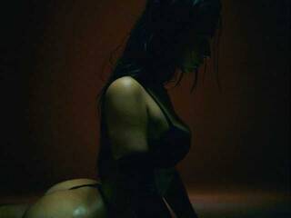 에로틱 한 영상 채팅 Mollllli