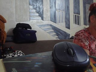 에로틱 한 영상 채팅 YasminaGeil