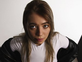 에로틱 한 영상 채팅 YessyVine