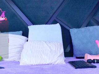 에로틱 한 영상 채팅 YesyHills