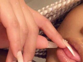 에로틱 한 영상 채팅 Yiauana