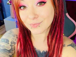 에로틱 한 영상 채팅 Yolandi