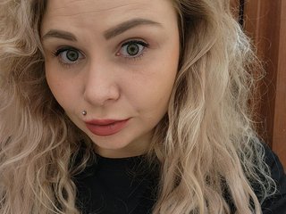 에로틱 한 영상 채팅 YourFunnyBlondiee